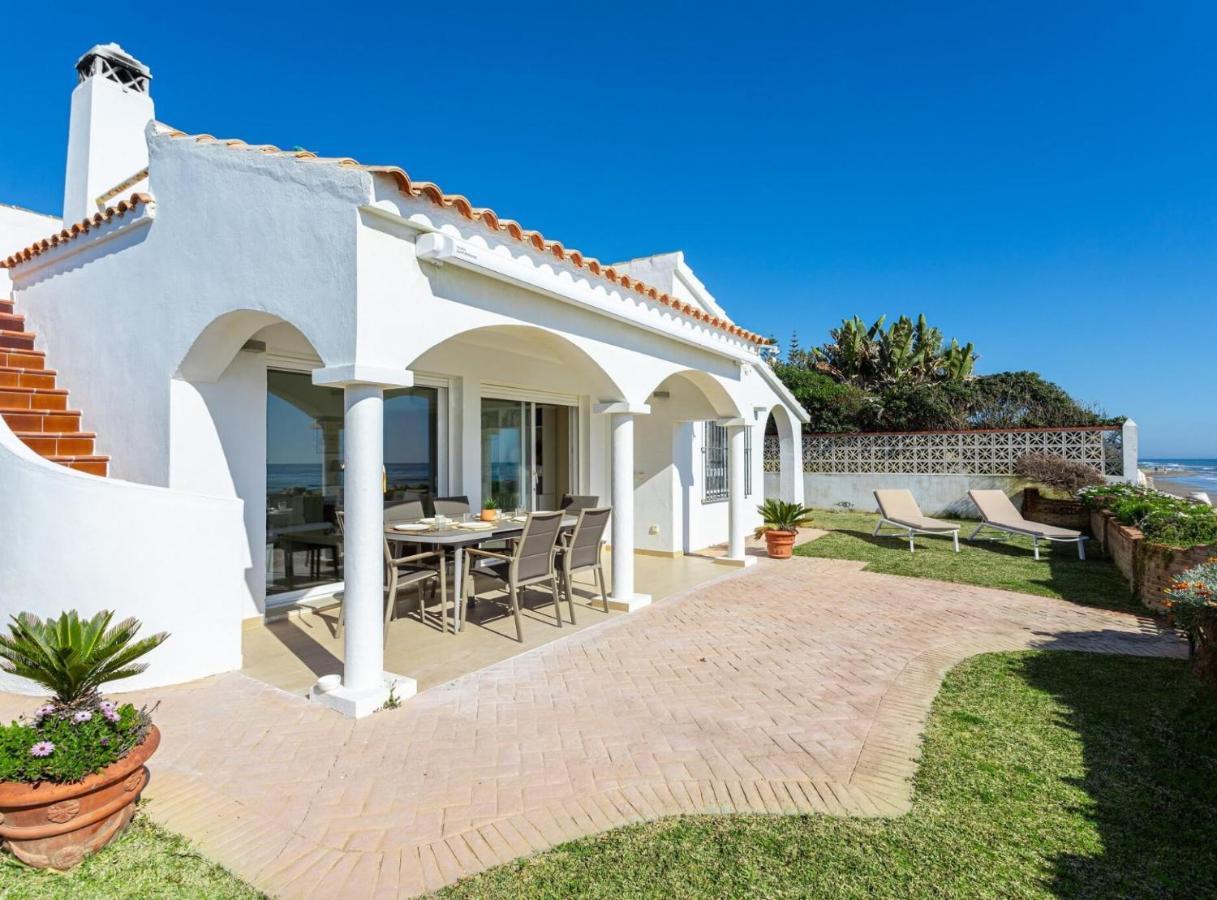 Charming Villa On The Seafront Marbella Exterior foto
